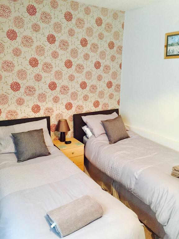 At Your Service B&B Yeovil Esterno foto