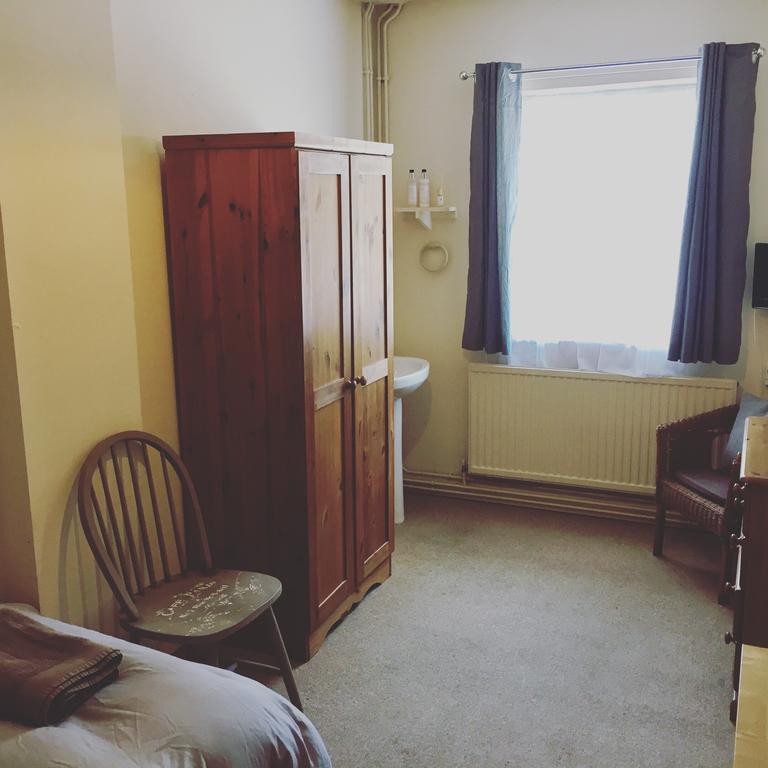 At Your Service B&B Yeovil Esterno foto
