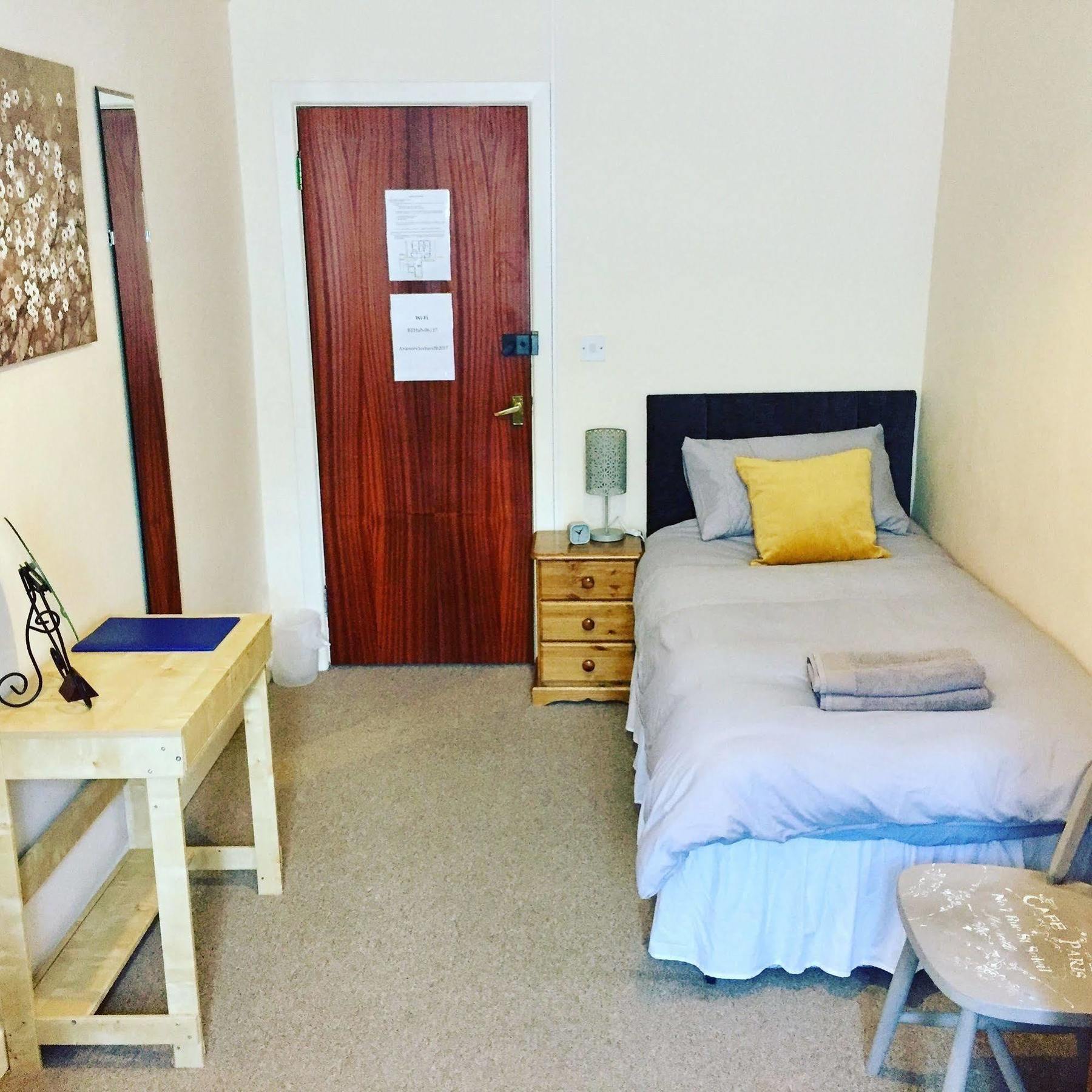 At Your Service B&B Yeovil Esterno foto