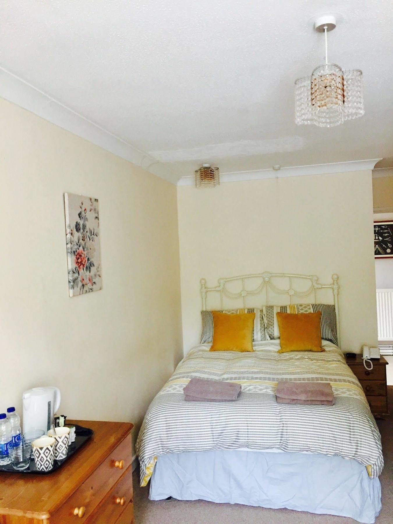 At Your Service B&B Yeovil Esterno foto